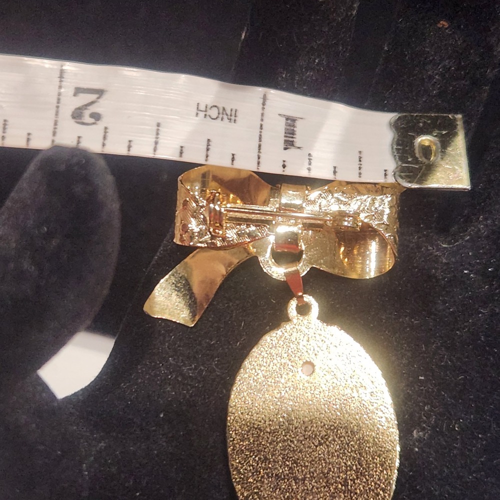 Vintage Gold Tone Bow Brooch with Oval Photo Frame Pendant Charm - Picture 9 of 10